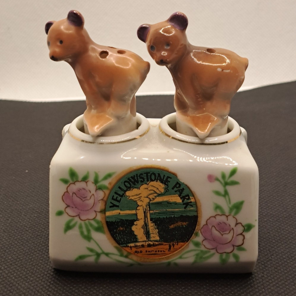 Yellowstone Park Souvenir Bears Bobbing Salt And Pepper, Vintage